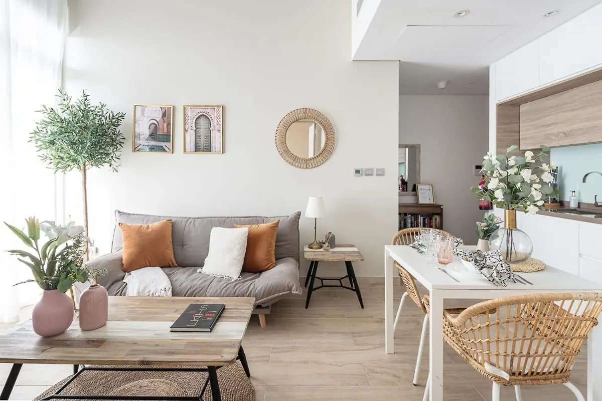 Frank Porter - Studio One Apartment Dubai