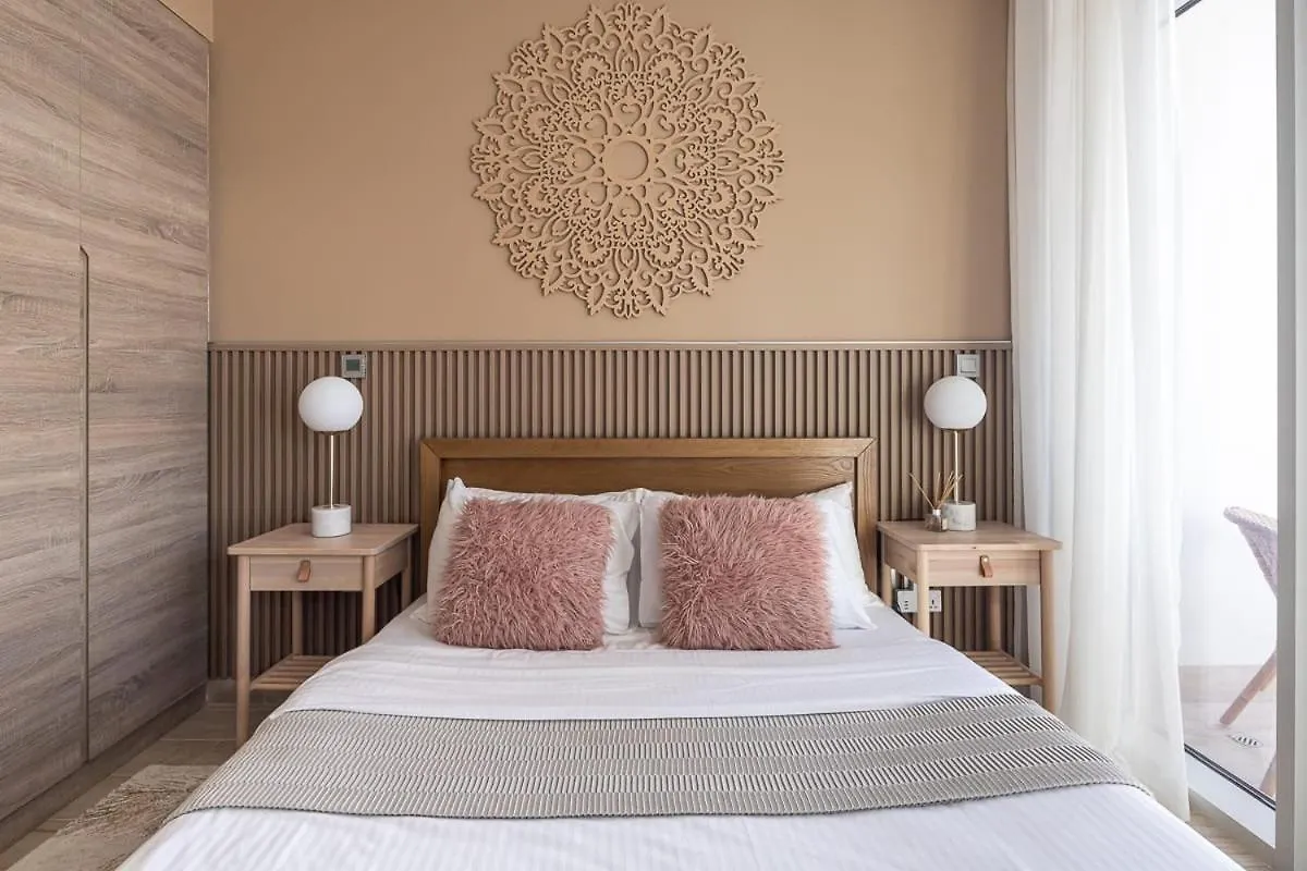 Frank Porter - Studio One Apartment Dubai